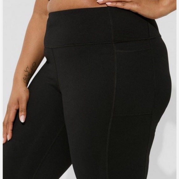 TORRID Womens Size 1 Black Comfort Waist Crop Premium Leggjngs - Picture 6 of 7